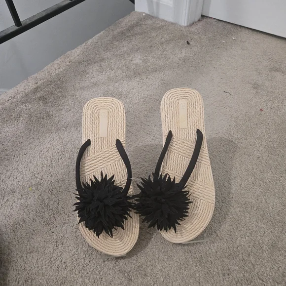 Black Floral Women's Sandals - Picture 6 of 8